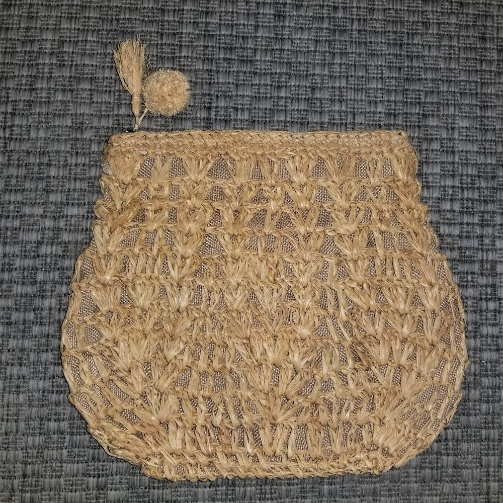 Buji Baja Tan Straw Clutch